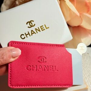 CHANEL Beaute Metallic Mirrow Slide Hot Pink Card Holder! Great stocking stuffer